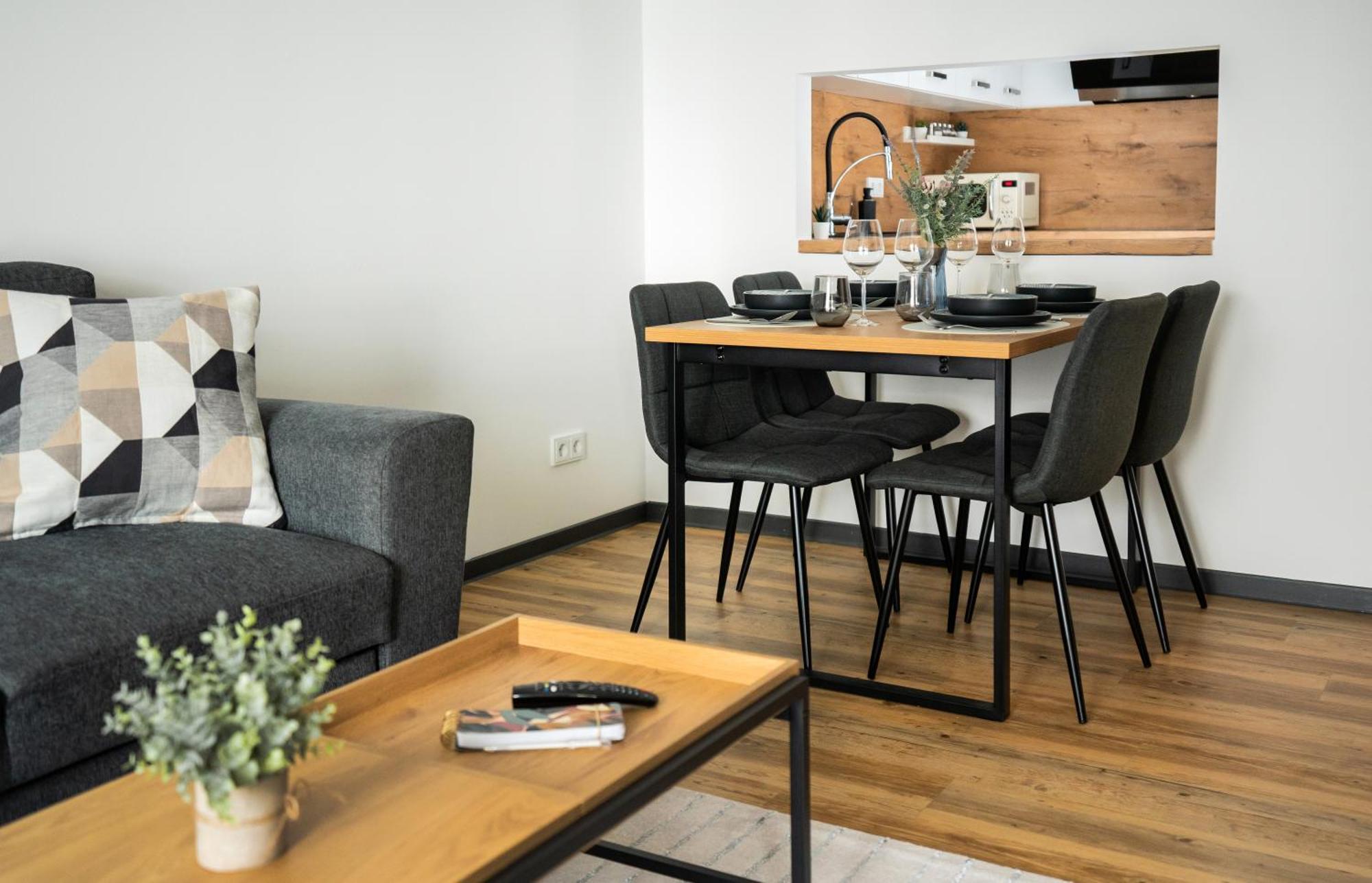 Reitz - Apartment I Zentrale Lage I Stellplatz I 55Qm I 2 Zimmer I Kueche I Bad I Terrasse Бад-Херсфельд Экстерьер фото