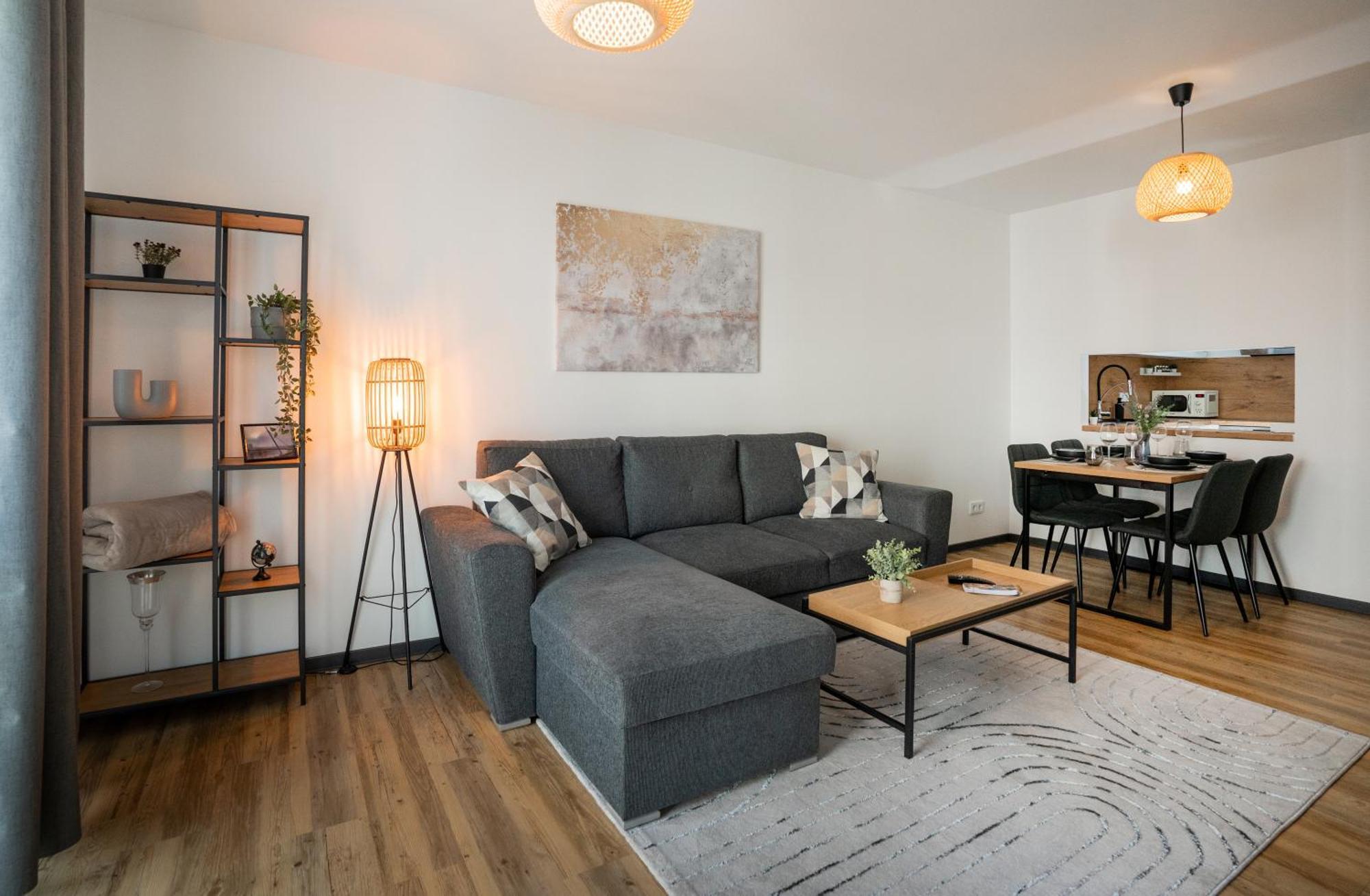 Reitz - Apartment I Zentrale Lage I Stellplatz I 55Qm I 2 Zimmer I Kueche I Bad I Terrasse Бад-Херсфельд Экстерьер фото