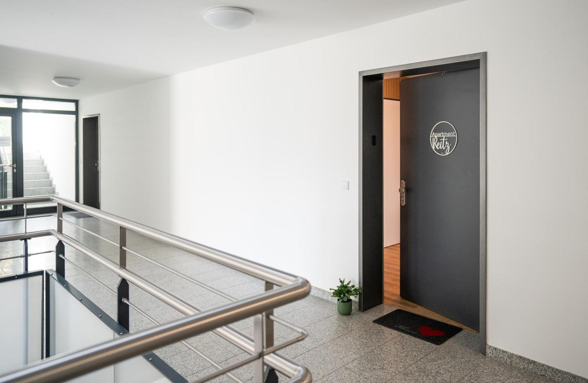 Reitz - Apartment I Zentrale Lage I Stellplatz I 55Qm I 2 Zimmer I Kueche I Bad I Terrasse Бад-Херсфельд Экстерьер фото